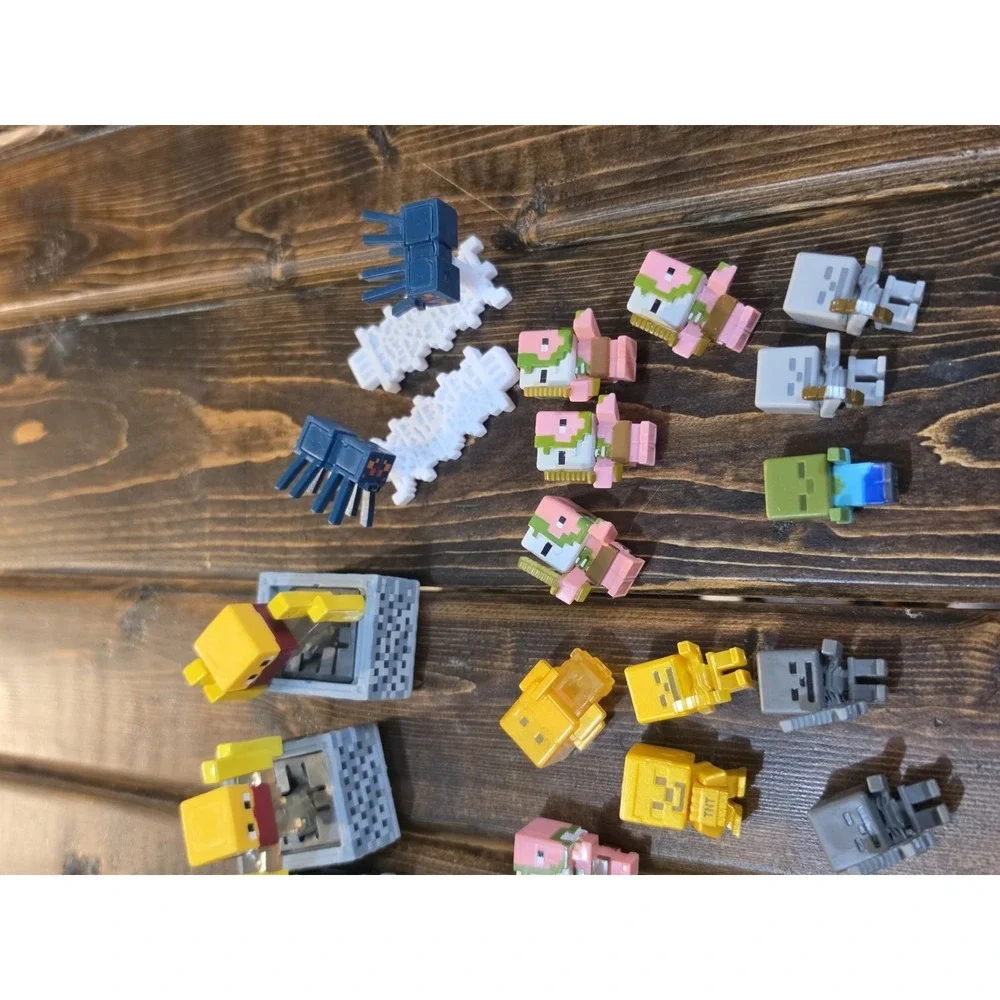 Lego Minecraft Minifigures And Accessories Lot Of 25‎
